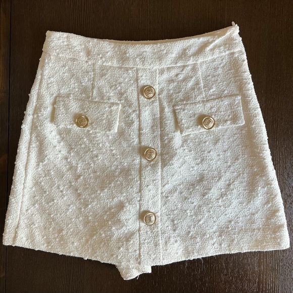 Zara Pants - Zara WHITE TWEED SKORT WITH GOLD BUTTONS